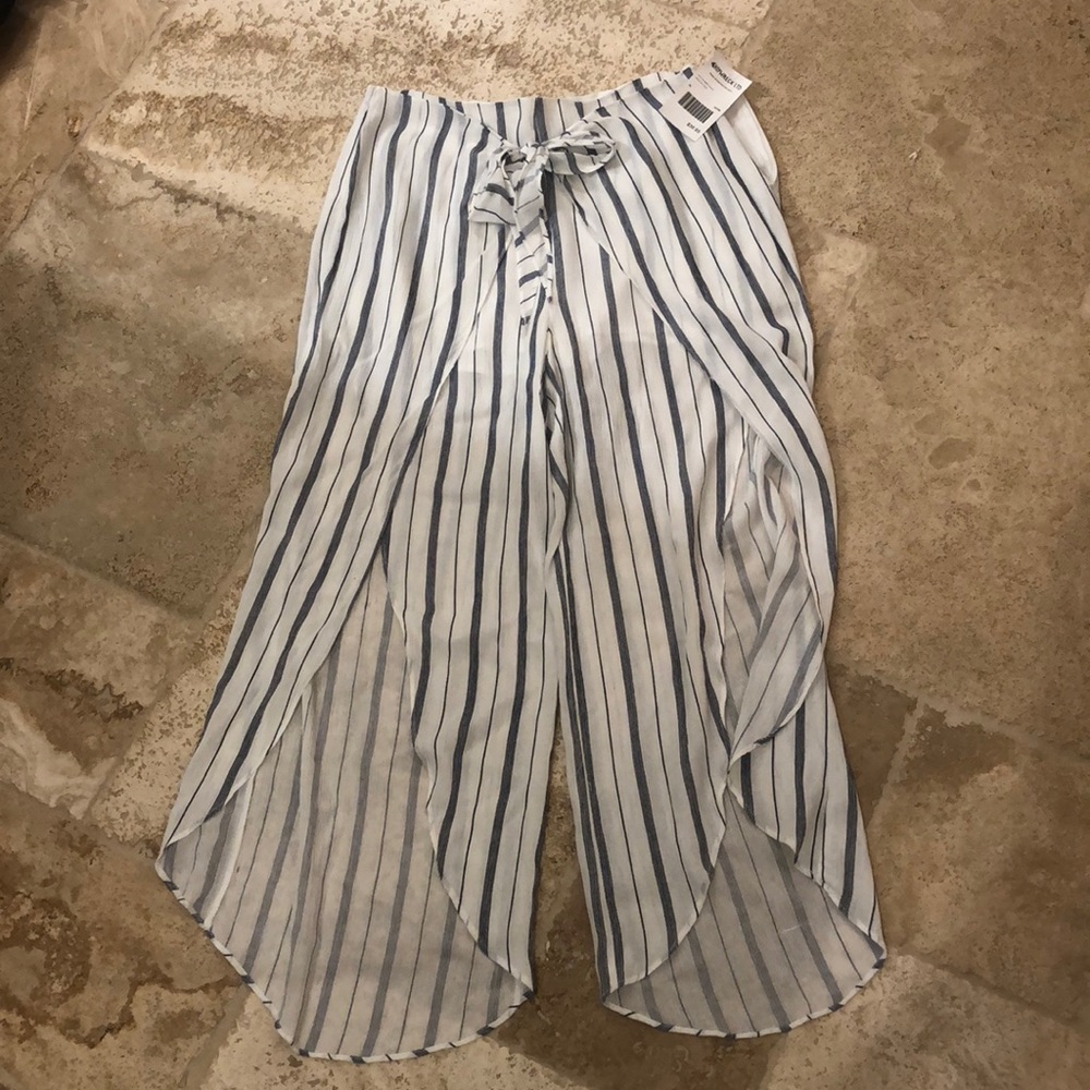 NWT Women’s Flowy Style Pants W/ Front Slits
